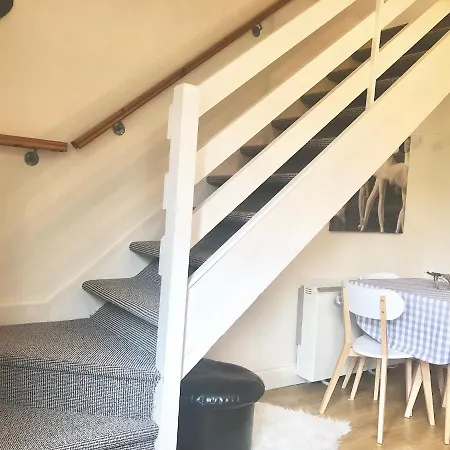 Charming, Modern Masonette In Heart Of River Town Фермой