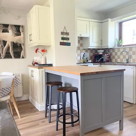 Charming, Modern Masonette In Heart Of River Town Апартаменты