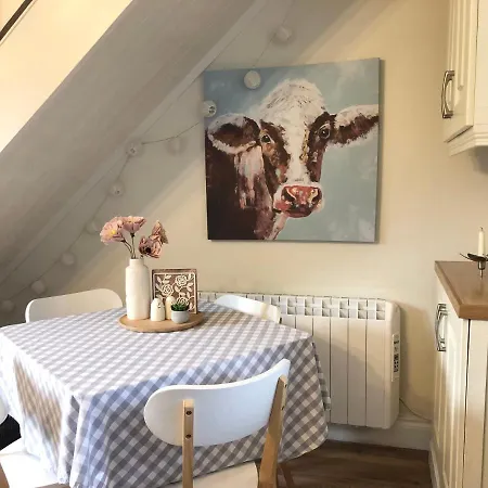 Charming, Modern Masonette In Heart Of River Town Фермой