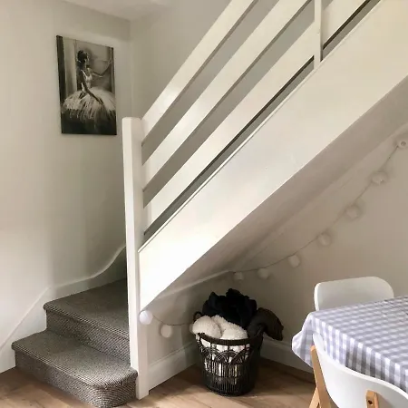 Charming, Modern Masonette In Heart Of River Town Апартаменты